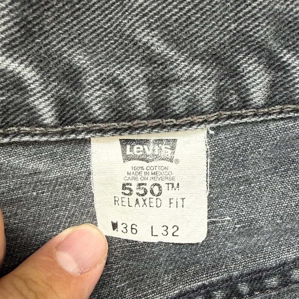 Vintage Levis 550 Relaxed Fit Jeans Mens 36x32 Black Faded Tapered Denim Y2K